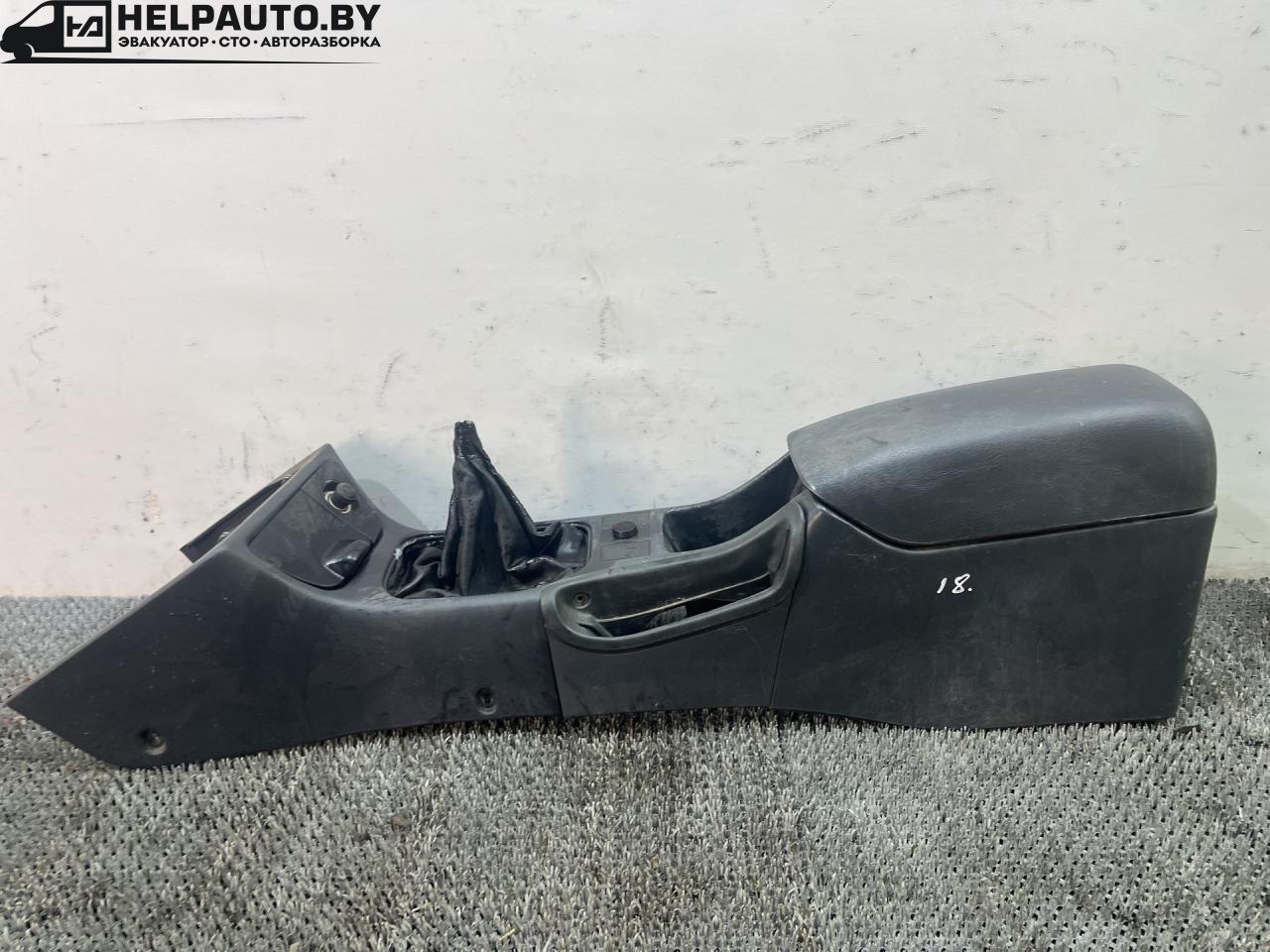 консоль салона Toyota Carina E 1 поколение T190 1995, 1.6 л., 4A-FE, бензин, МКПП, зелёный, хетчбэк 5 дв., передний привод - фото №1