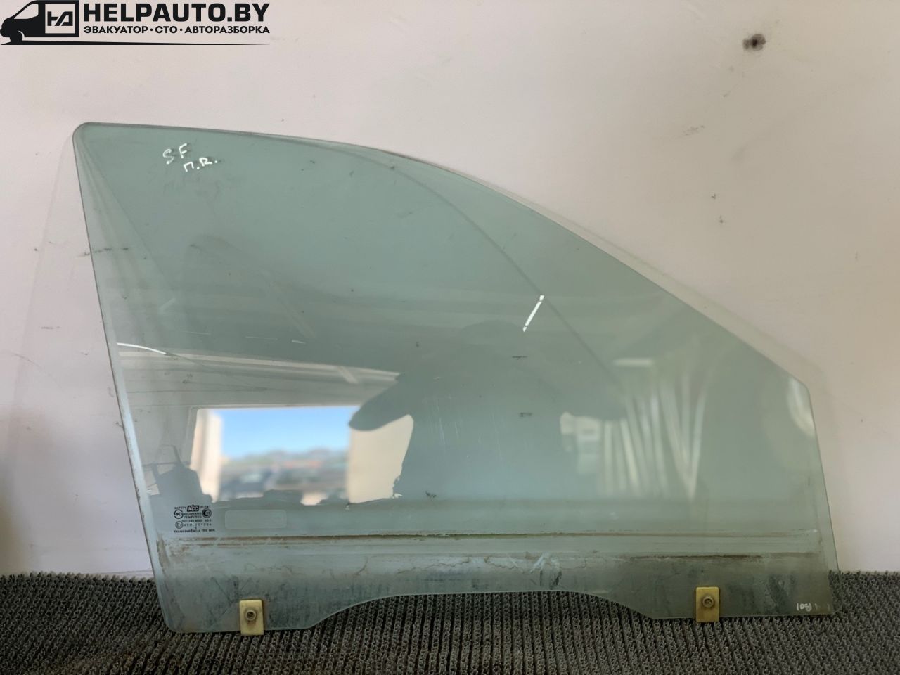 стекло двери передней правой Hyundai Santa Fe 1 поколение (SM) 2003, 2.4 л., бензин, МКПП, серебристый, внедорожник 5 дв., передний привод - фото №1
