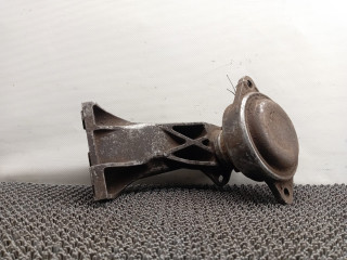 кронштейн двигателя Audi 100 С3 (1982 - 1988)