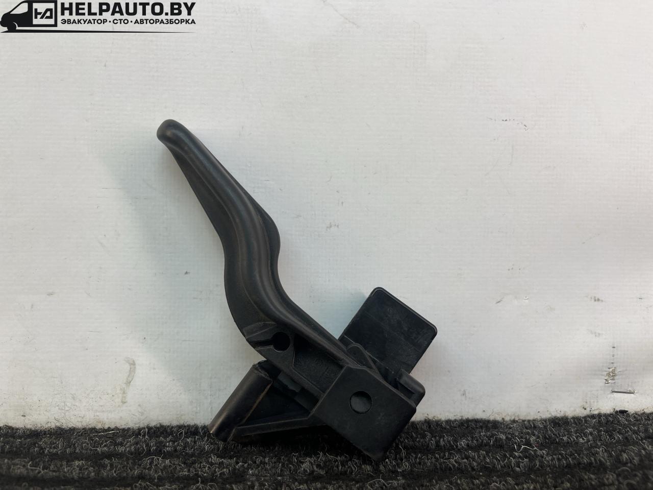 ручка открывания капота Opel Vectra B 1998, 1.8 л., бензин, МКПП, мокрый асфальт, универсал, 7002346 - фото №1