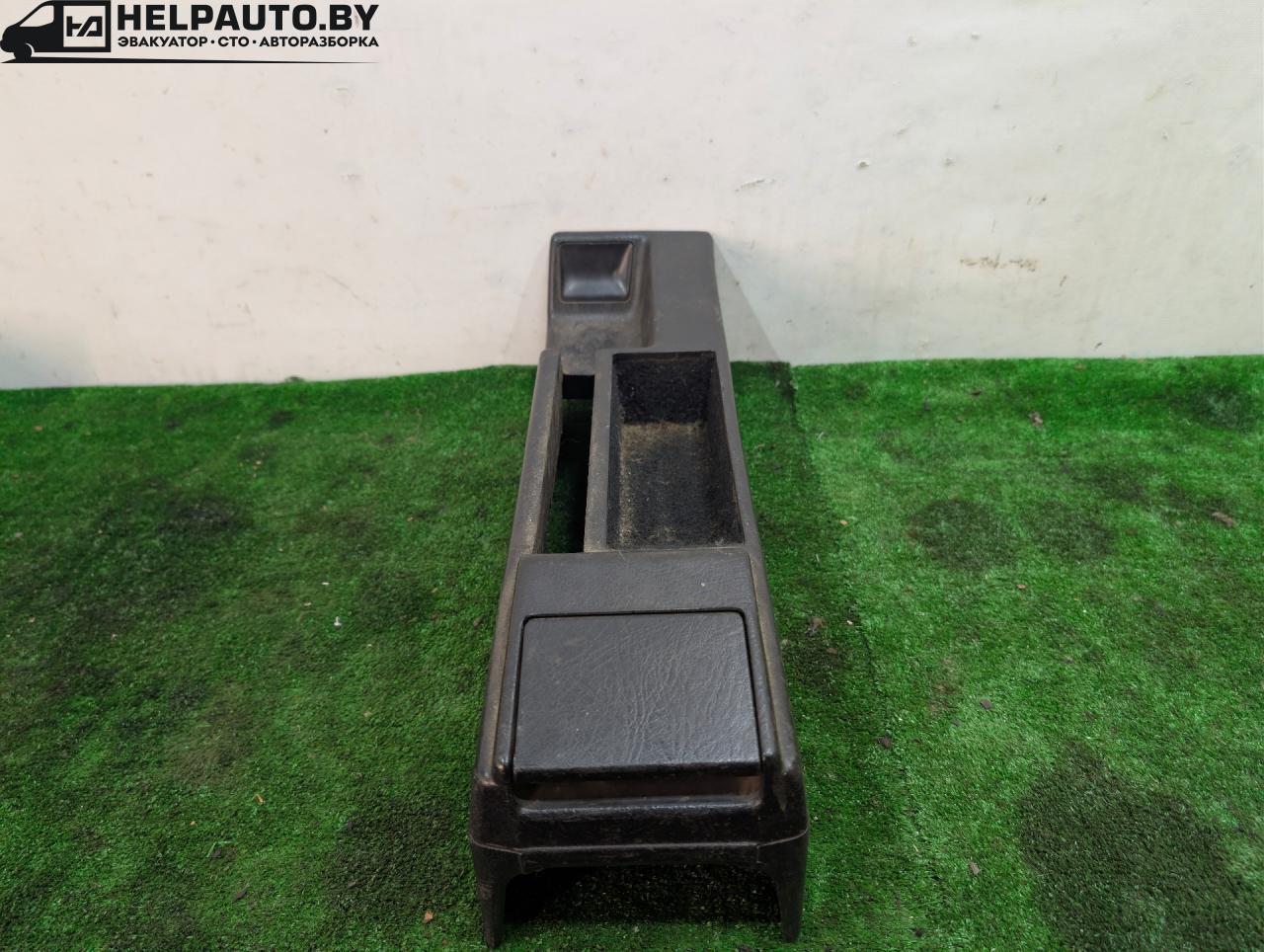 консоль салона Audi 80 B3 1990, 1.6 л., PP, бензин, МКПП, оранжевый, седан, передний привод, 893863244, 893863300, 893857405, 443863300 - фото №1