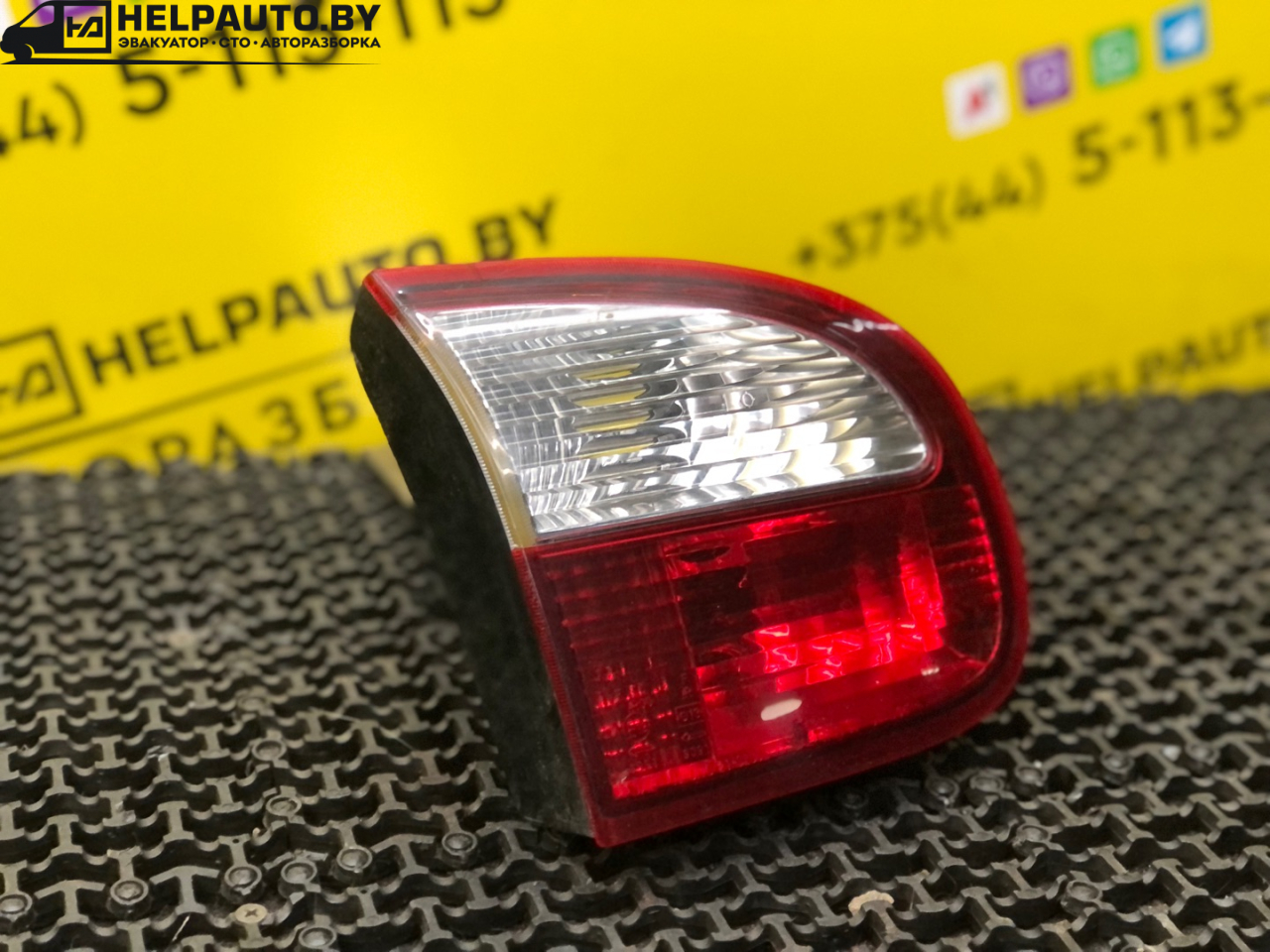 фонарь крышки багажника левый Daewoo Lanos T100 2000, 1.5 л., бензин, МКПП, фиолетовый, хетчбэк 5 дв., передний привод - фото №1