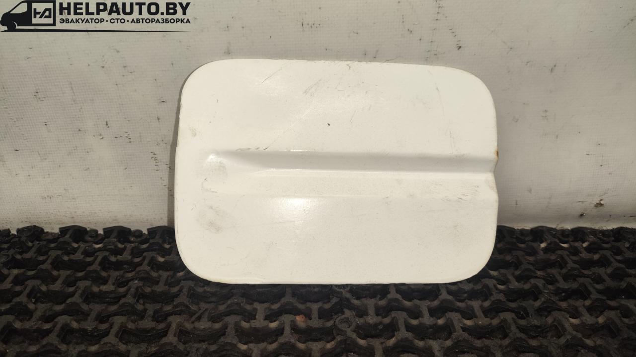 лючок топливного бака Volkswagen Passat B3 1991, 1.8 л., бензин, МКПП, белый, седан, передний привод - фото №1