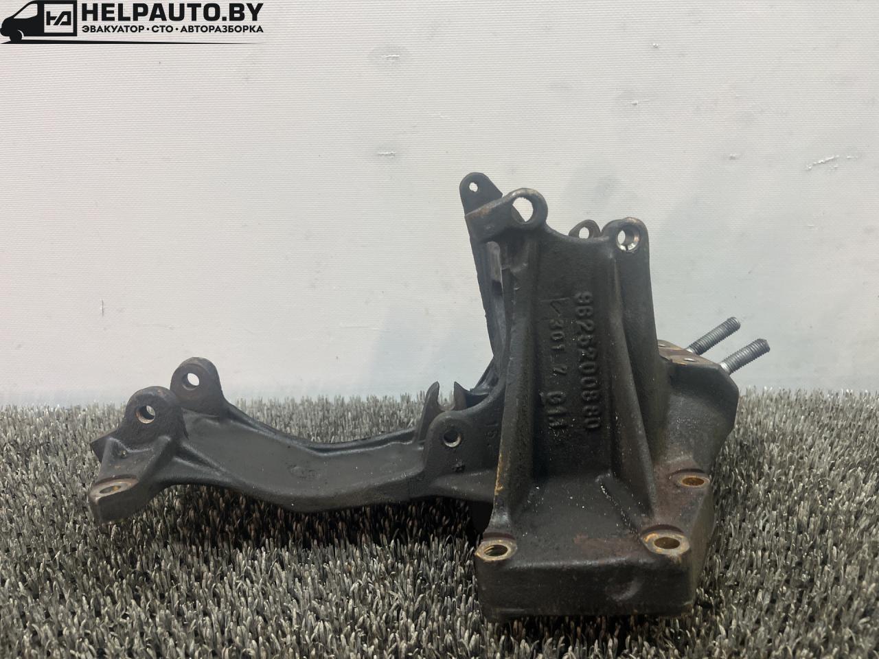 кронштейн гидроусилителя Peugeot 406 1 поколение (1995 - 1999), 2.0 л., RFV (XU10J4R), бензин, МКПП, передний привод, 9625200880 - фото №1