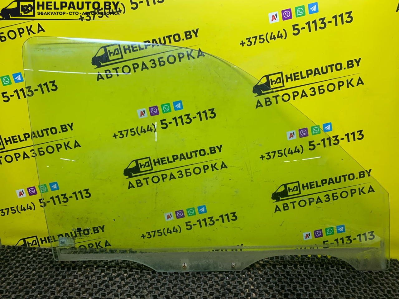 стекло двери передней правой Kia Sportage 1 поколение 2000, 2.0 л., FE (16V), бензин, МКПП, зеленый, полный подключаемый привод, правый руль - фото №1