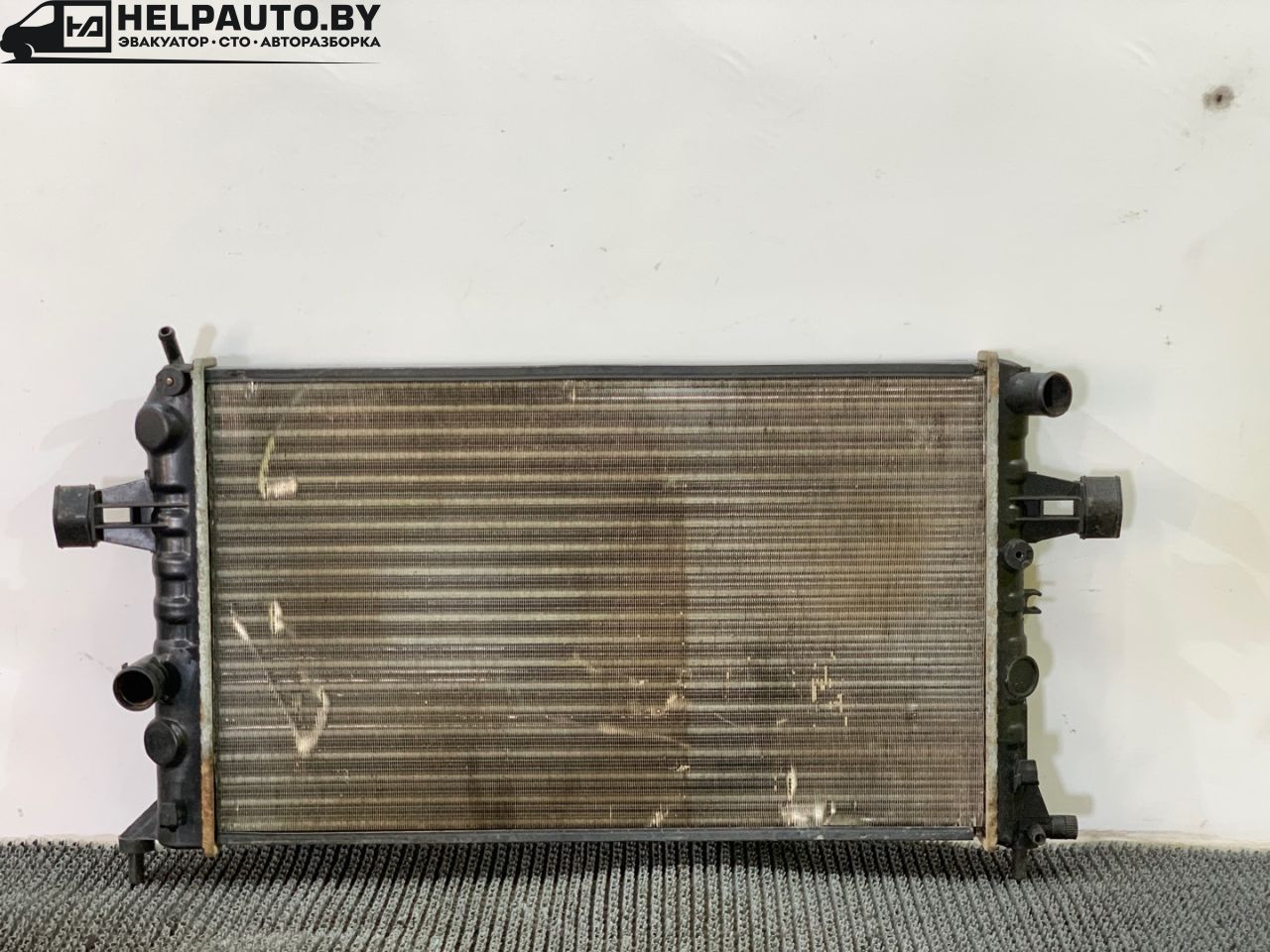 радиатор (основной) Opel Zafira 1 поколение (A) 1999, 2.0 л., бензин, МКПП, серый, передний привод - фото №1