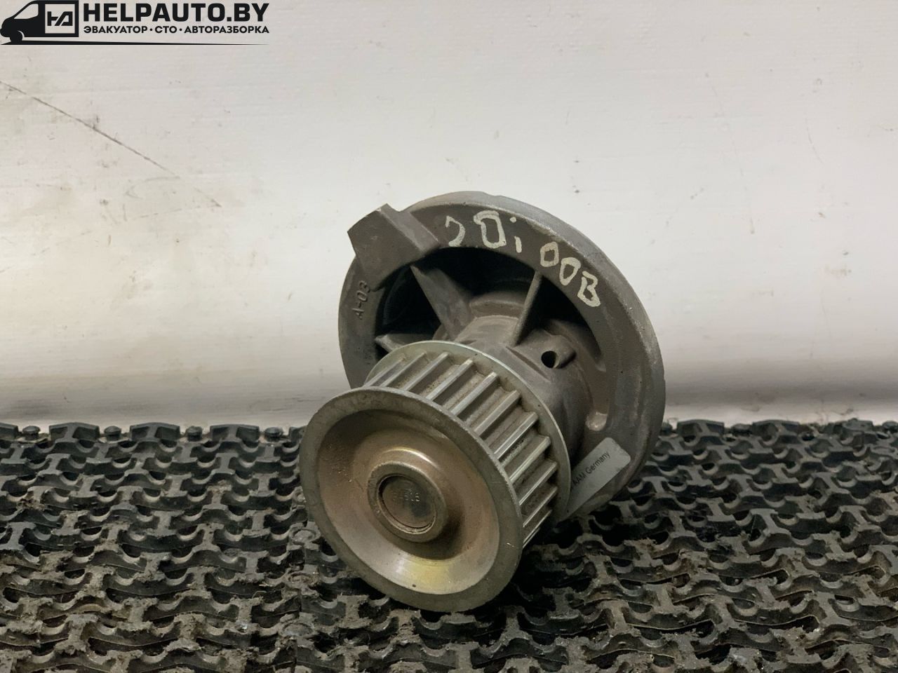 помпа Opel Omega B (1994 - 1999), 2.0 л., бензин - фото №1