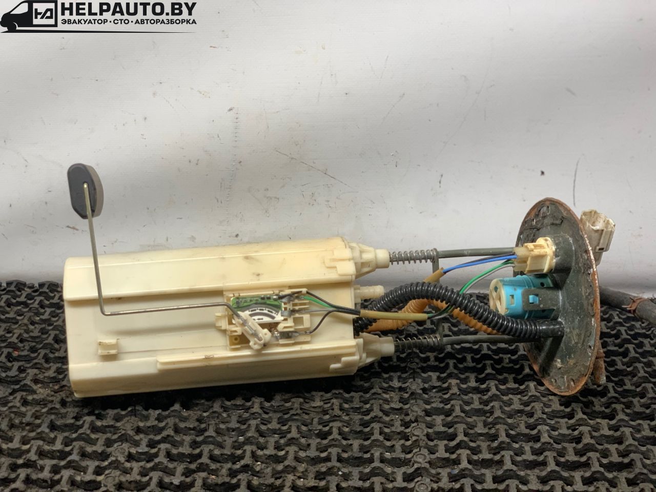 колба в бак Kia Sorento 1 поколение 2005, 2.5 л., D4CB, дизель, АКПП, внедорожник 5 дв. - фото №1