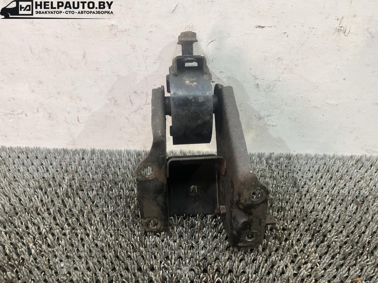 подушка крепления КПП Kia Shuma 1 поколение 1999, 1.5 л., бензин, МКПП, красный, хетчбэк 5 дв., передний привод - фото №1