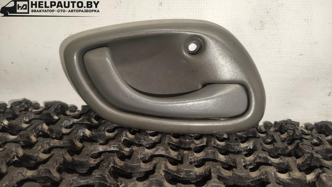 ручка внутренняя задняя правая Suzuki Baleno 1 поколение 2002, 1.5 л., бензин, МКПП, чёрный, седан - фото №1