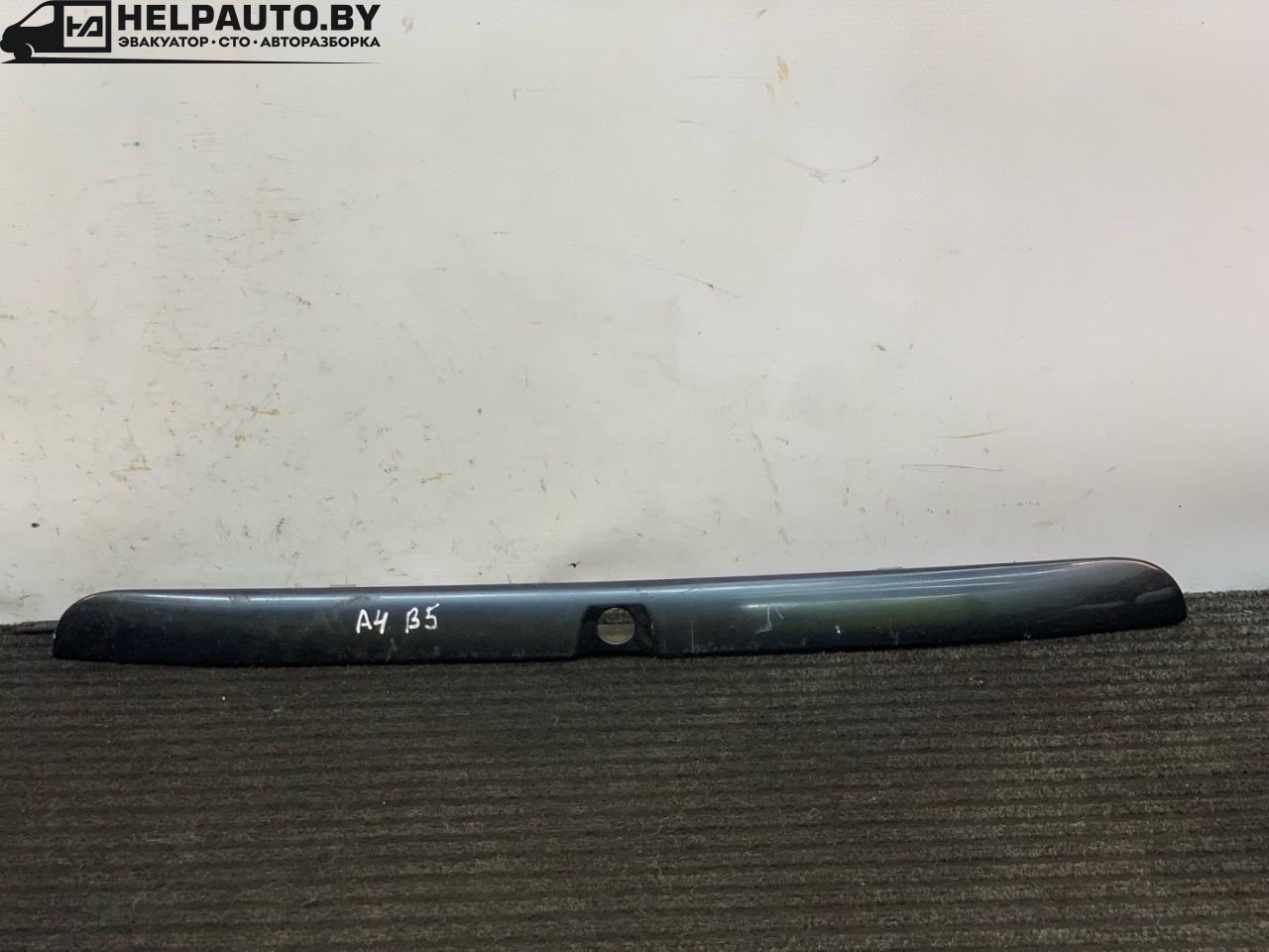 подсветка номера Audi A4 B5 1999, 1.8 л., бензин, АКПП, черный, универсал, передний привод - фото №1