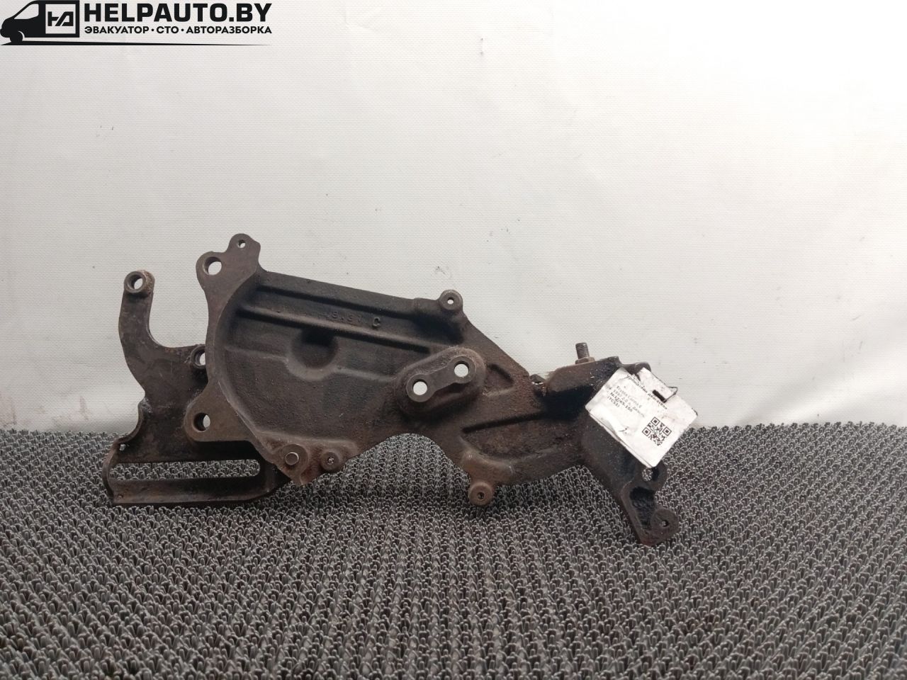 кронштейн двигателя Toyota Carina E 1 поколение T190 1997, 2.0 л., дизель, МКПП, зеленый, седан - фото №1