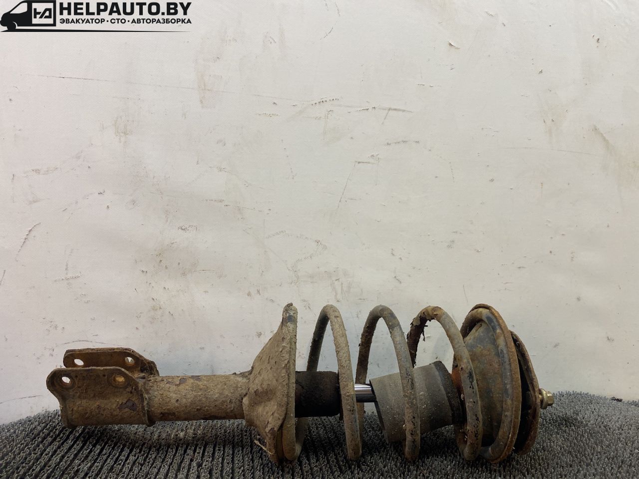 стойка передняя левая Nissan Bluebird T12/T72 1987, 2.0 л., бензин, МКПП, бордовый, хетчбэк 5 дв., передний привод - фото №1