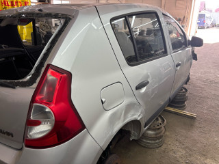 Dacia Sandero 1 поколение