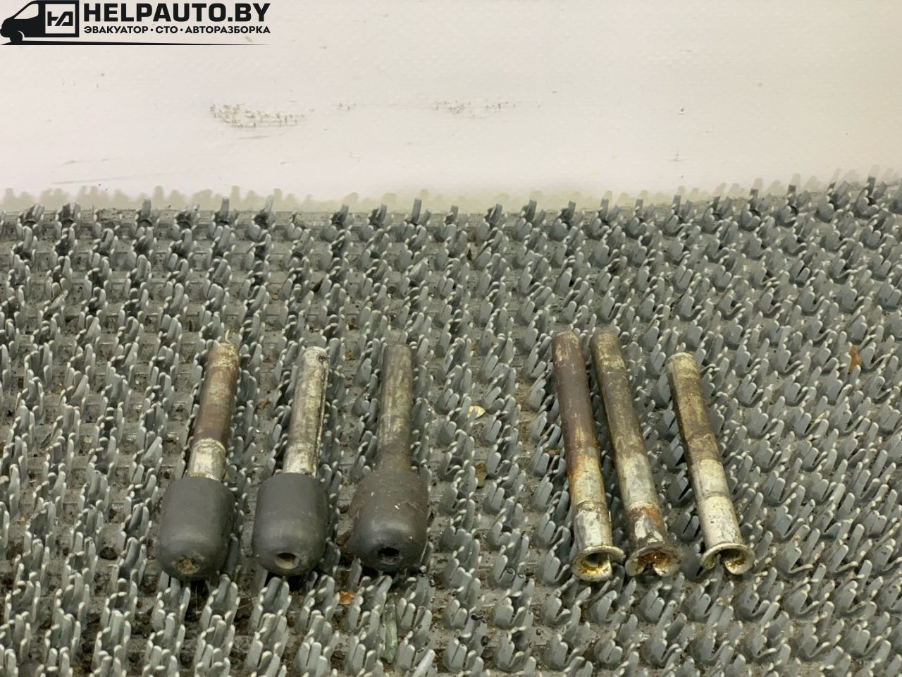 петля двери Opel Zafira 1 поколение (A) 1999, 1.8 л., бензин, МКПП, серый, передний привод - фото №1