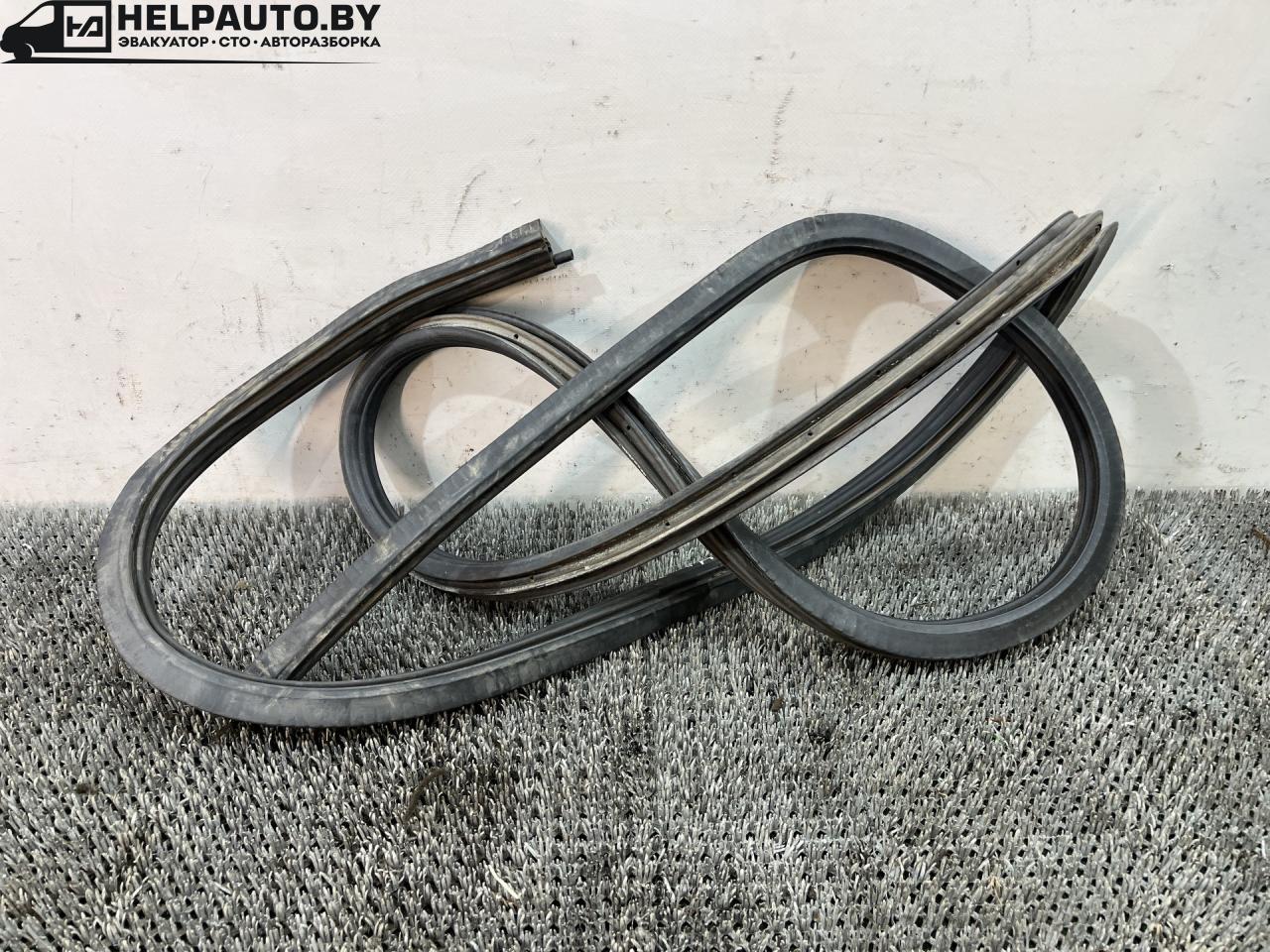 уплотнитель двери Volkswagen Golf 3 поколение 1995, 1.9 л., AEY, дизель, МКПП, белый, универсал, передний привод - фото №1