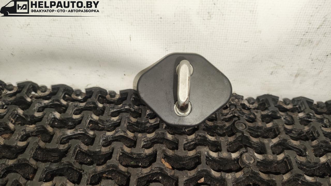 петля двери Suzuki Baleno 1 поколение 2002, 1.5 л., бензин, МКПП, чёрный, седан - фото №1