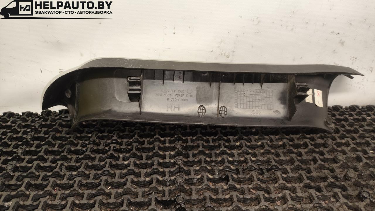 обшивка крышки багажника Hyundai Terracan 1 поколение 2003, 2.5 л., D4BH, дизель, АКПП, серебристый, внедорожник 5 дв., полный подключаемый привод, 81720-H1000 - фото №1