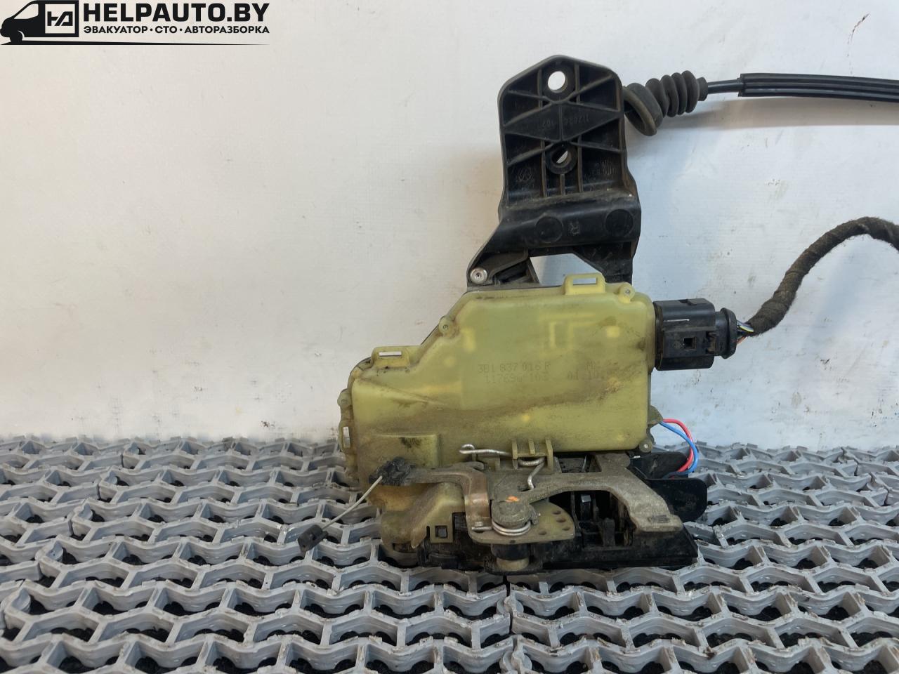 замок двери передней правой Volkswagen Jetta 4 поколение 2001, 2.0 л., AQY, бензин, МКПП, синий, седан, передний привод - фото №1