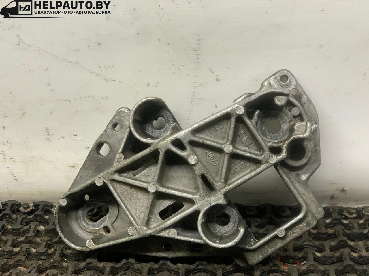 кронштейн двигателя Renault Scenic 1 поколение 1997, 1.9 л., F8Q 786, дизель, МКПП, серый, передний привод, 7700841268 - фото №1