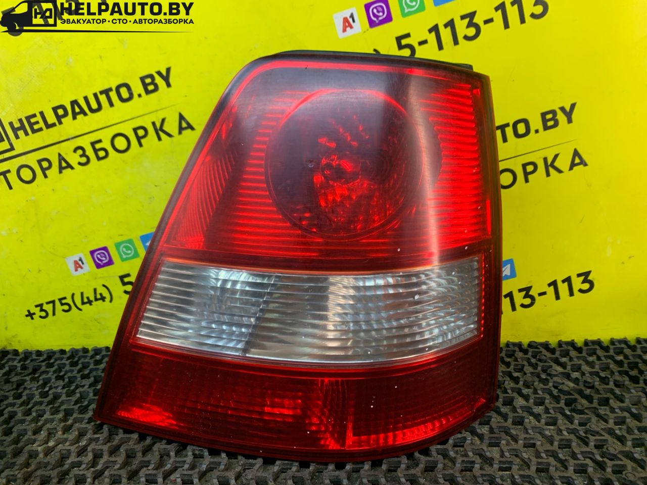 фонарь задний правый Kia Sorento 1 поколение 2005, 2.5 л., D4CB, дизель, АКПП, черный, внедорожник 5 дв., полный подключаемый привод - фото №1