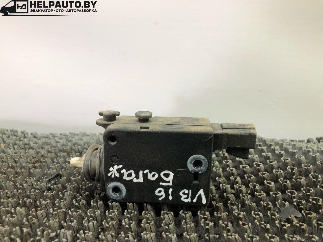 активатор замка багажника Opel Vectra B (1995 - 1999), 1.6 л., X 16 XEL, бензин, МКПП, темно зеленный металлик, седан, передний привод - фото №1