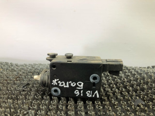 активатор замка багажника Opel Vectra B (1995 - 1999), 1.6 л., X 16 XEL, бензин, МКПП, темно зеленный металлик, седан, передний привод