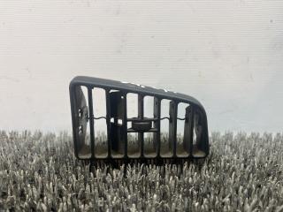 дефлектор обдува салона Volkswagen Passat B3 1991, 1.8 л., бензин, МКПП, белый, седан, передний привод, 357819719A