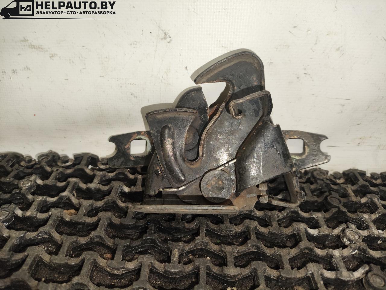 замок капота Volkswagen Golf 3 поколение 1995, 1.9 л., AEY, дизель, МКПП, белый, универсал, передний привод, 1H0823509 - фото №1