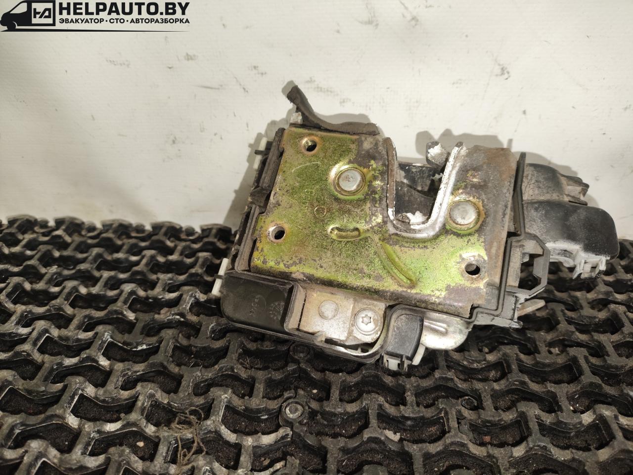 замок двери задней правой Volkswagen Golf 3 поколение 1995, 1.9 л., AEY, дизель, МКПП, белый, универсал, передний привод - фото №1