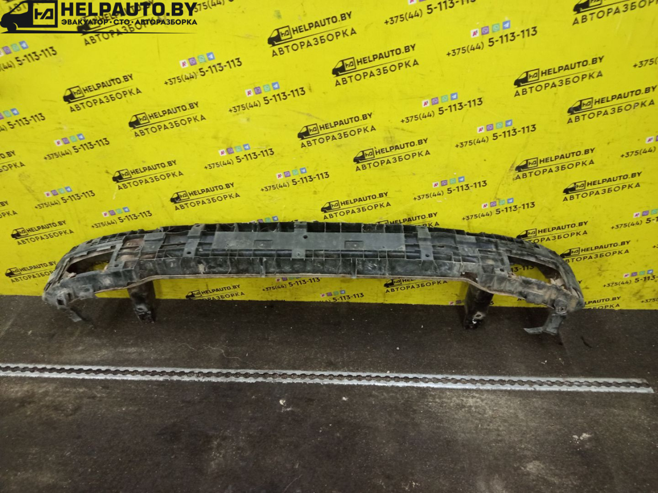 усилитель бампера переднего Volkswagen Passat B3 1988, 1.8 л., бензин, МКПП, белый, седан, передний привод - фото №1