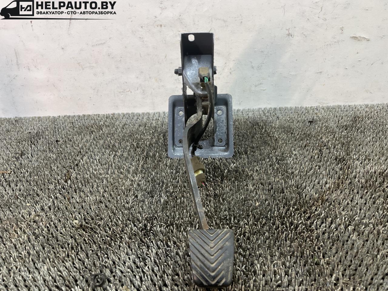 педаль тормоза Hyundai Coupe RD 1998, 2.0 л., бензин, МКПП, бордовый, купе, передний привод - фото №1