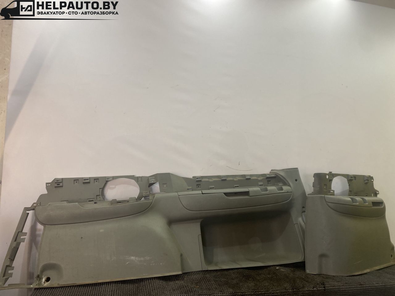 обшивка багажника Plymouth Voyager 3 поколение 1998, 2.4 л., бензин, АКПП, зелёный, минивэн, передний привод - фото №1