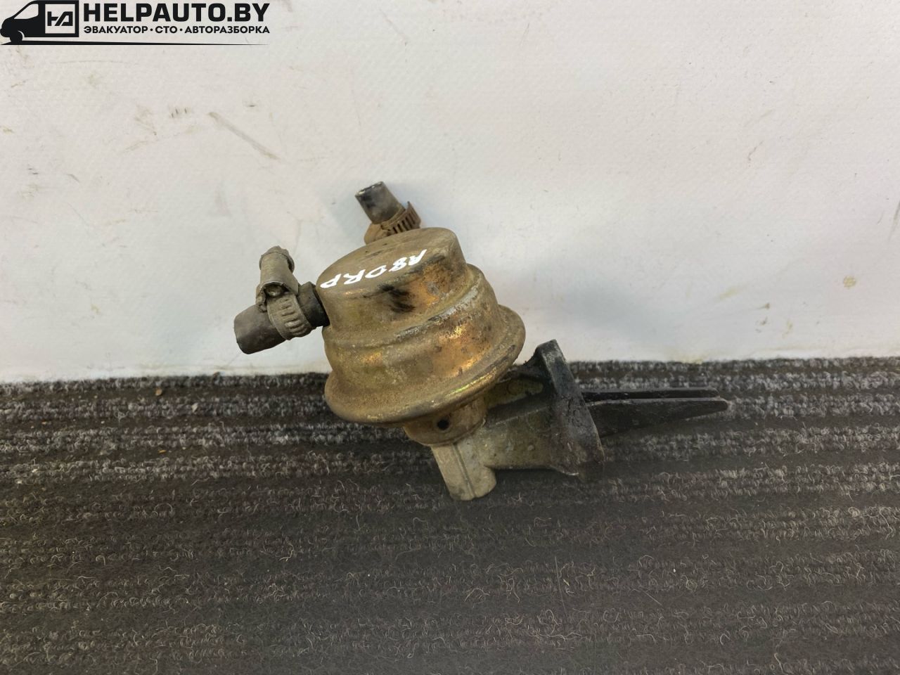 насос топливный ручной (подкачка) Audi 80 B3 89/B3 1991, 1.8 л., бензин, МКПП, серый, седан, передний привод - фото №1