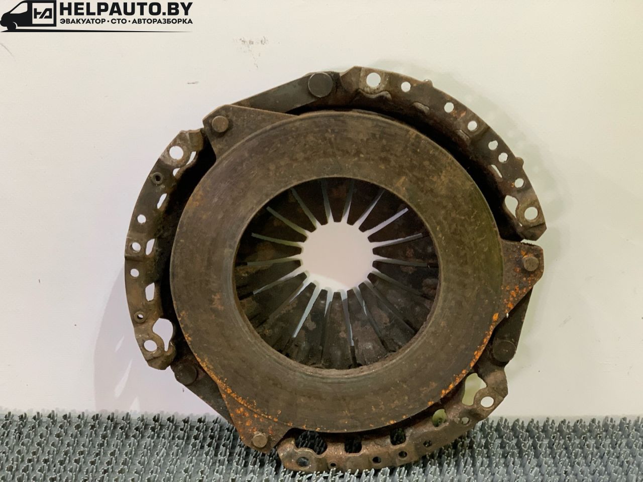 корзина сцепления Audi 80 B3 89/B3 1987, 1.8 л., бензин, МКПП, серый, седан, передний привод - фото №1