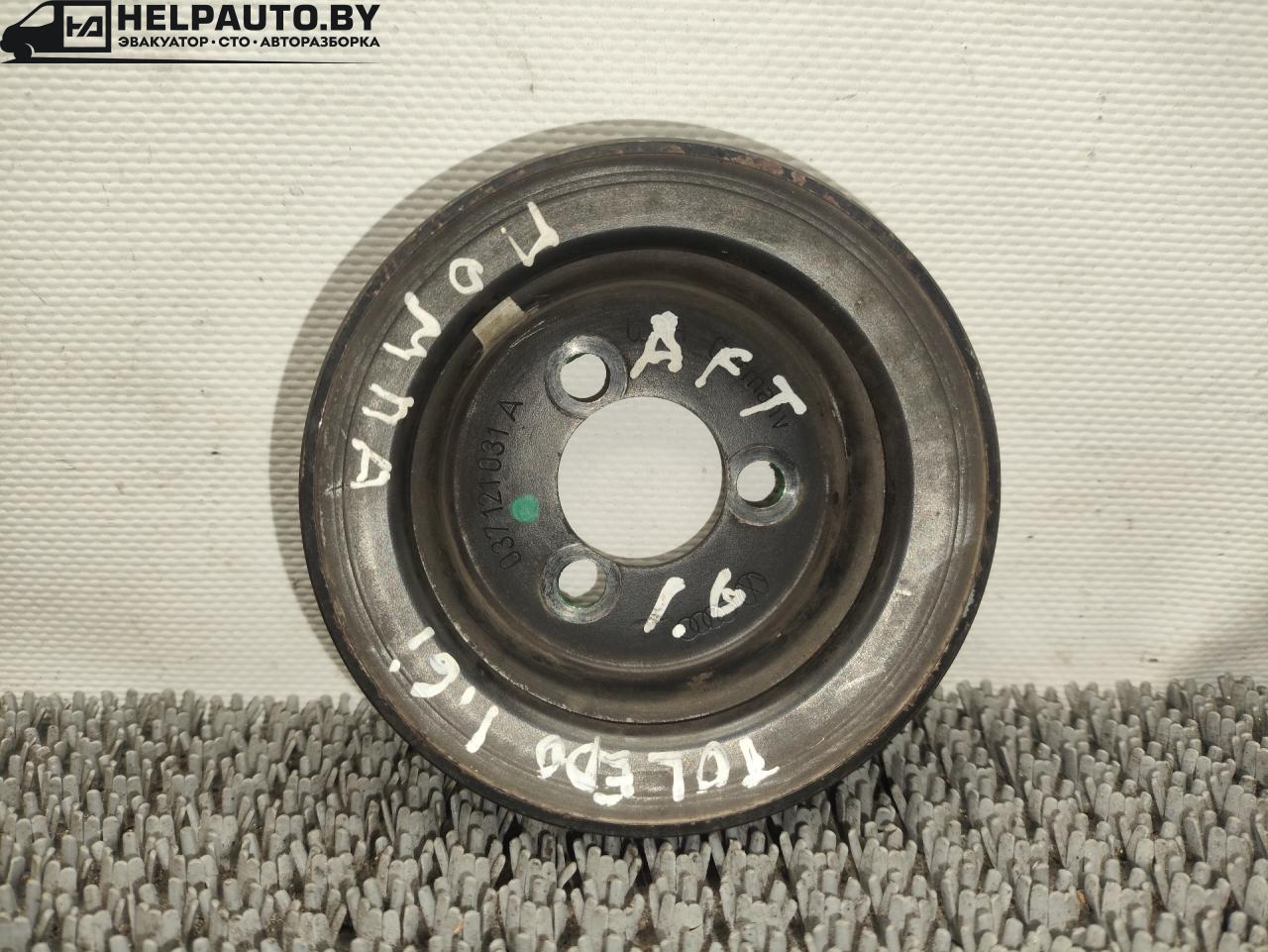шкив помпы SEAT Toledo 1 поколение 1994, 1.6 л., AFT, бензин, МКПП, передний привод - фото №1