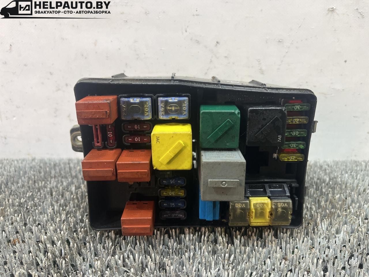 блок предохранителей Ford Focus 1 поколение (1998 - 2001), дизель, МКПП, белый, универсал, передний привод, 961106 - фото №1