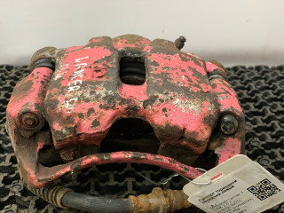 суппорт передний левый Mitsubishi Lancer 7 поколение 1996, 2.0 л., дизель, МКПП, белый, универсал, передний привод