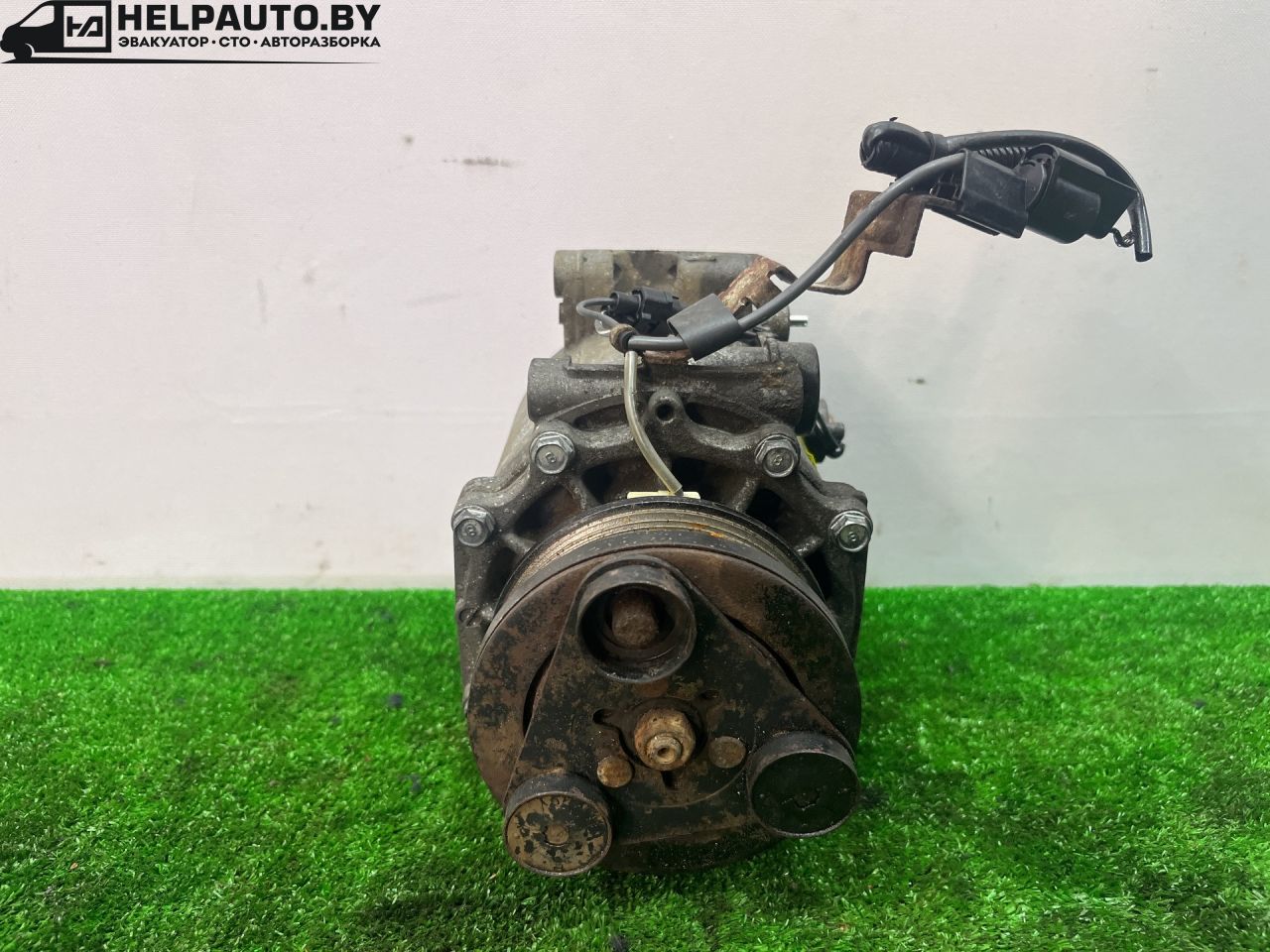 компрессор кондиционера Mitsubishi Mirage 5 поколение 2002, 1.5 л., бензин, АКПП, чёрный, купе, передний привод, 3016394, AKC200A205K - фото №1