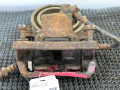 суппорт передний правый Mitsubishi Lancer 7 поколение 1996, 2.0 л., дизель, МКПП, белый, универсал, передний привод - фото №2