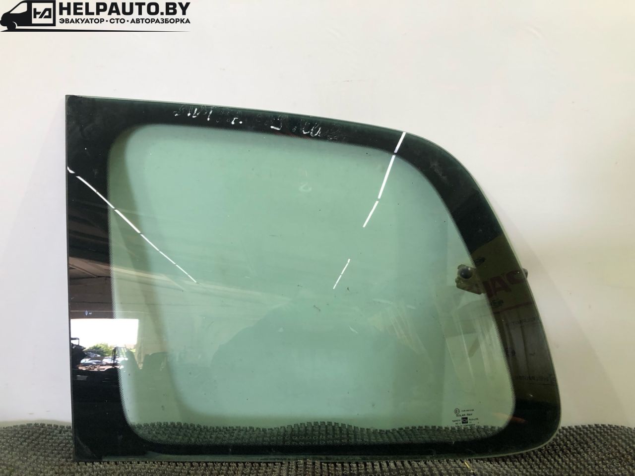 стекло кузовное боковое левое Opel Sintra 1 поколение 1999, 2.2 л., X 22 XE, бензин, 5МКПП, зеленый, минивэн - фото №1