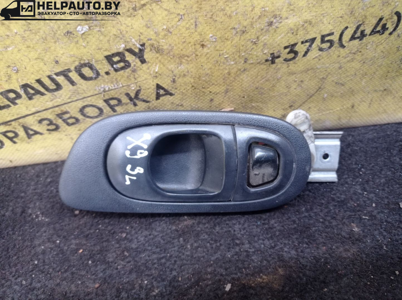ручка внутренняя задняя левая Mazda Xedos 9 1 поколение 1996, 2.5 л., бензин, МКПП, темно синий, седан, передний привод - фото №1