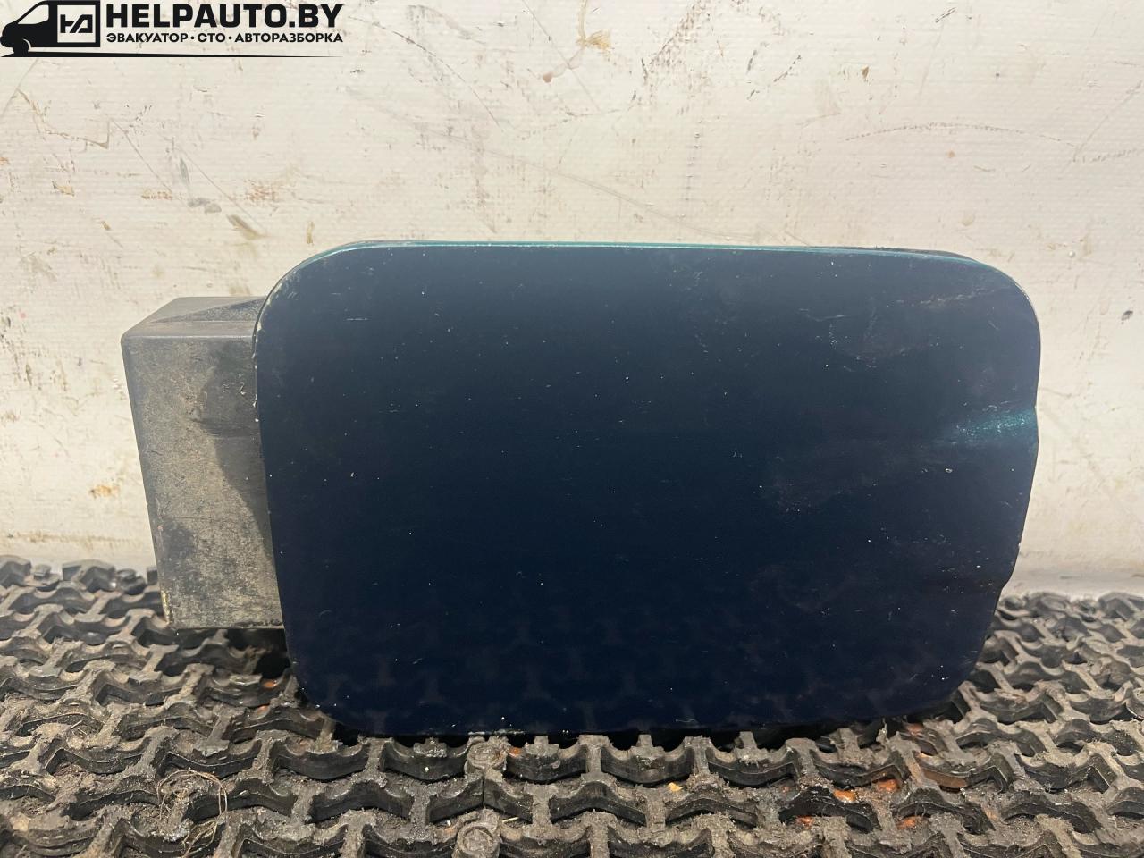 лючок топливного бака Volvo 460 1 поколение 1993, 2.0 л., бензин, МКПП, зелёный, седан, передний привод, 445111 - фото №1