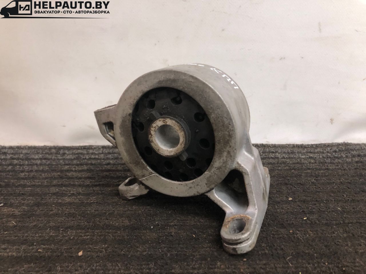 подушка крепления КПП Ford Mondeo 1 поколение 1996, 2.0 л., бензин, МКПП, серебристый, седан, передний привод - фото №1