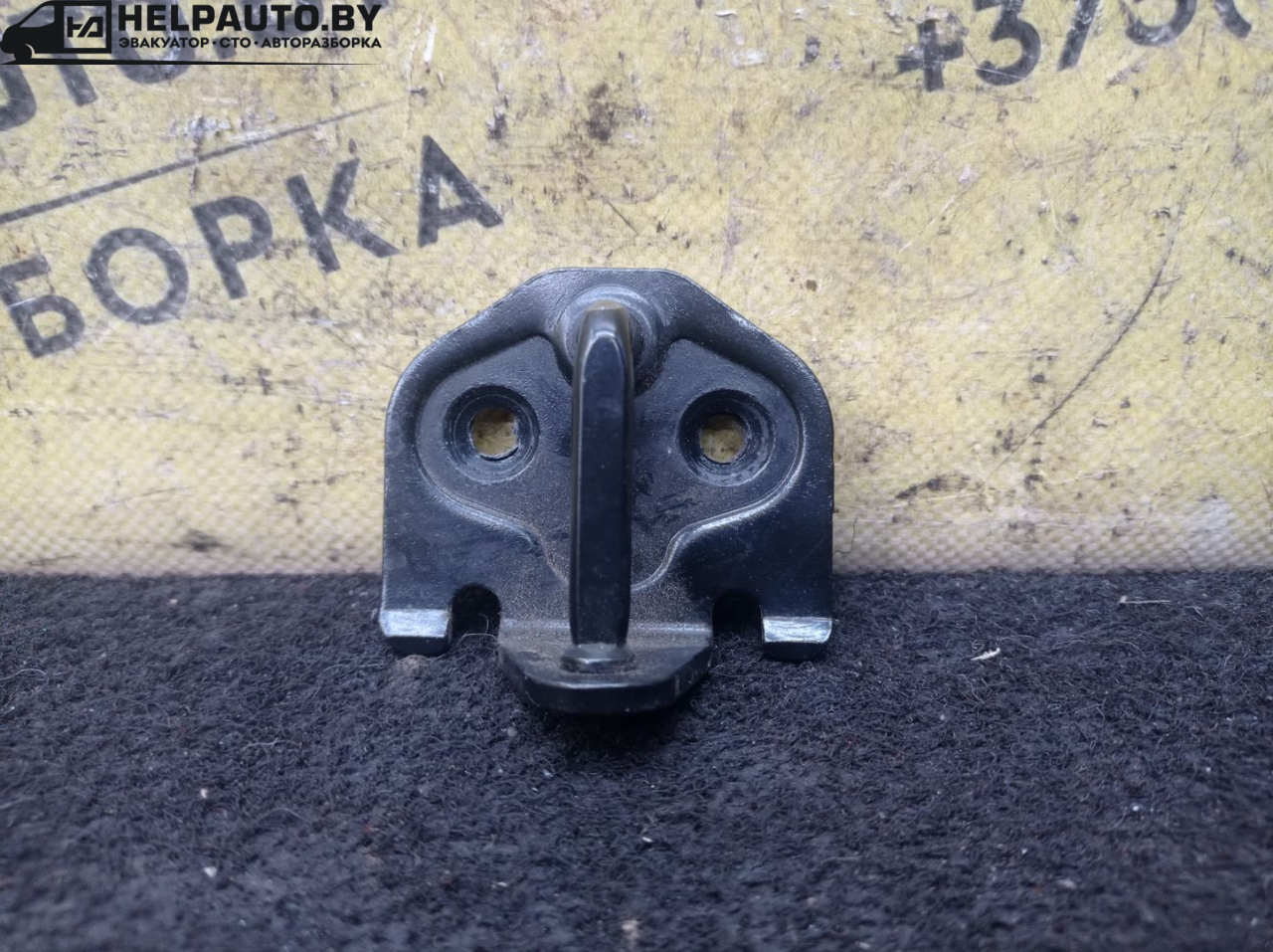 ответная часть (скоба) замка двери Ford Focus 2 поколение 2006, 1.6 л., HWDA, бензин, МКПП, красный, хетчбэк 5 дв., передний привод - фото №1