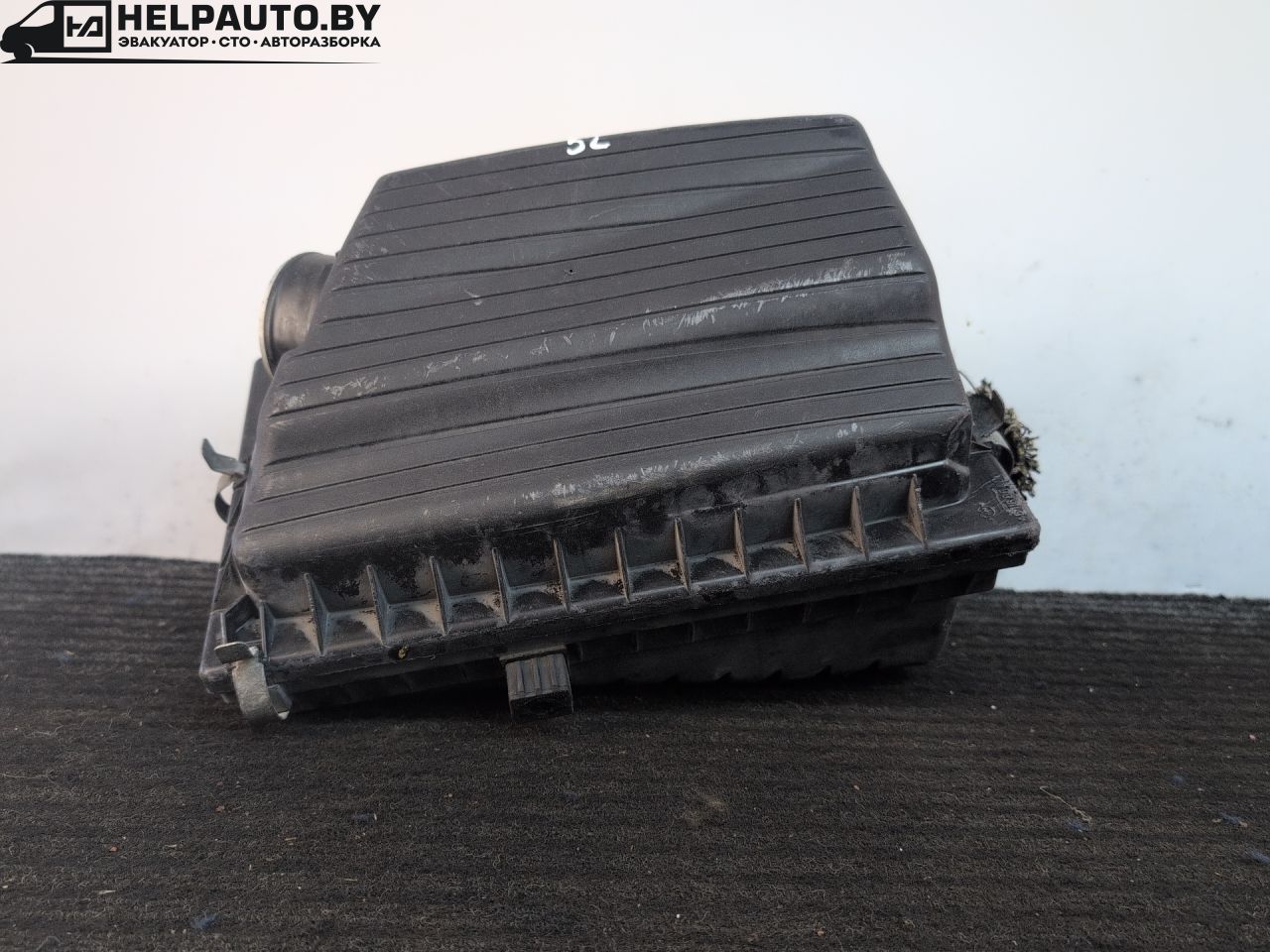 корпус воздушного фильтра Opel Vectra B 1998, 1.8 л., бензин, МКПП, универсал, передний привод, 90499599, 4611685900 - фото №1