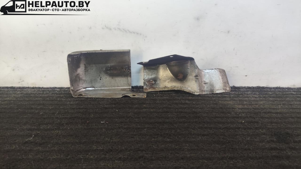 защита (экран) выпускного коллектора Opel Zafira 1 поколение (A) 2000, 2.0 л., Y 20 DTH, дизель, МКПП, синий металлик, минивэн, передний привод - фото №1