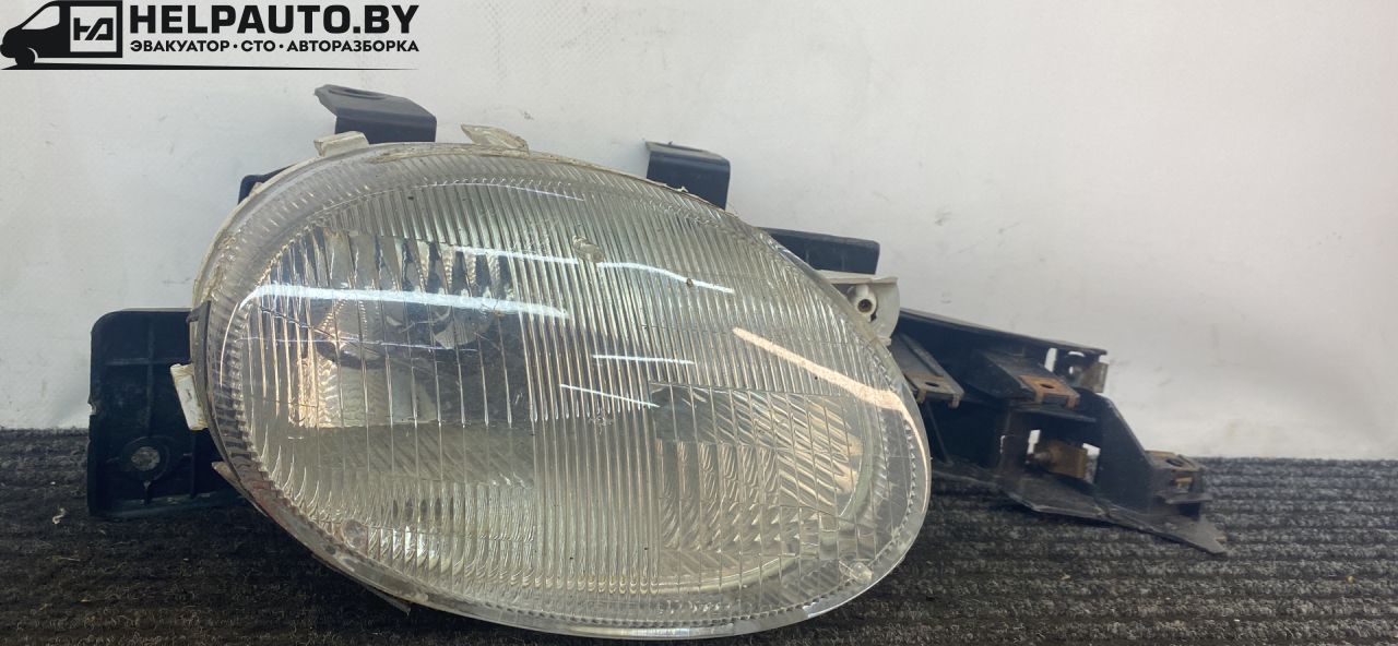 фара правая Dodge Neon 1 поколение 1998, 2.0 л., бензин, АКПП, зеленый, седан, передний привод - фото №1