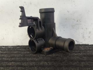 фланец (тройник) системы охлаждения Volkswagen Passat B3 1991, 1.8 л., бензин, МКПП, белый, седан, передний привод