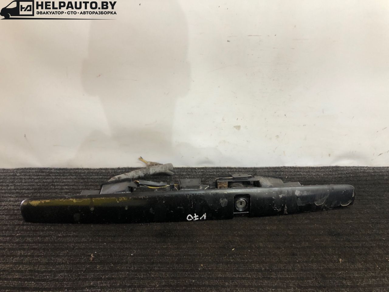 подсветка номера Volvo S70 1 поколение 2000, 2.5 л., D 5252 T, дизель, МКПП, черный, седан, передний привод - фото №1